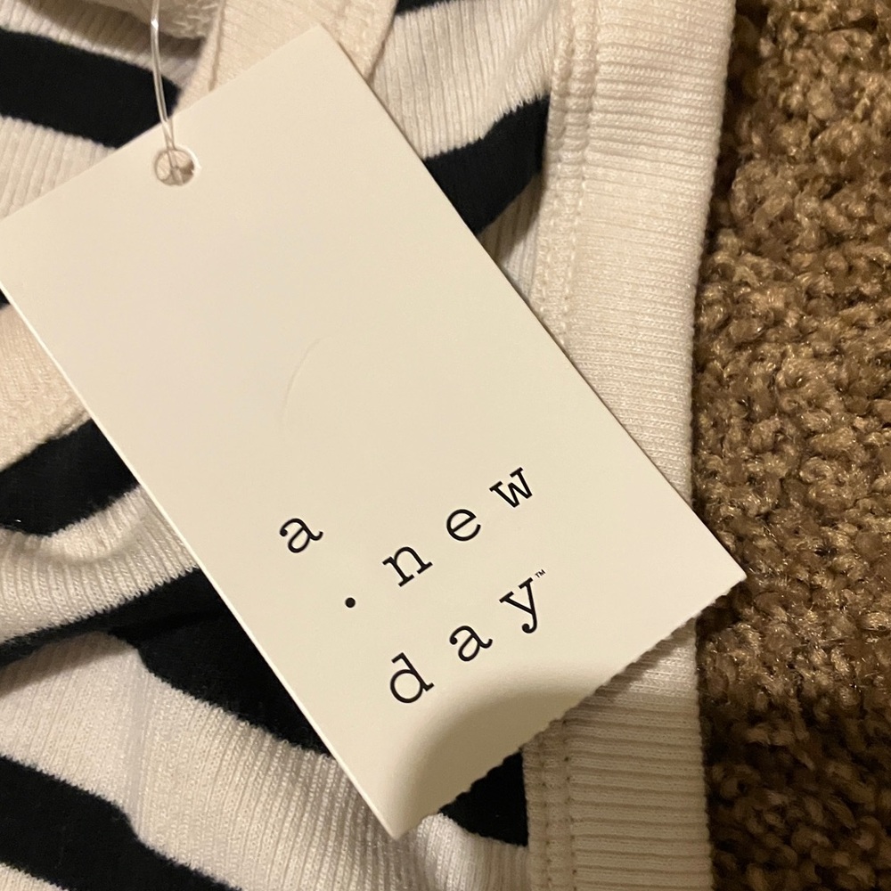 A NEW DAY. Size M. Striped Black and Cream Tank Top. Lots of Stretch. NWT - Picture 3 of 5